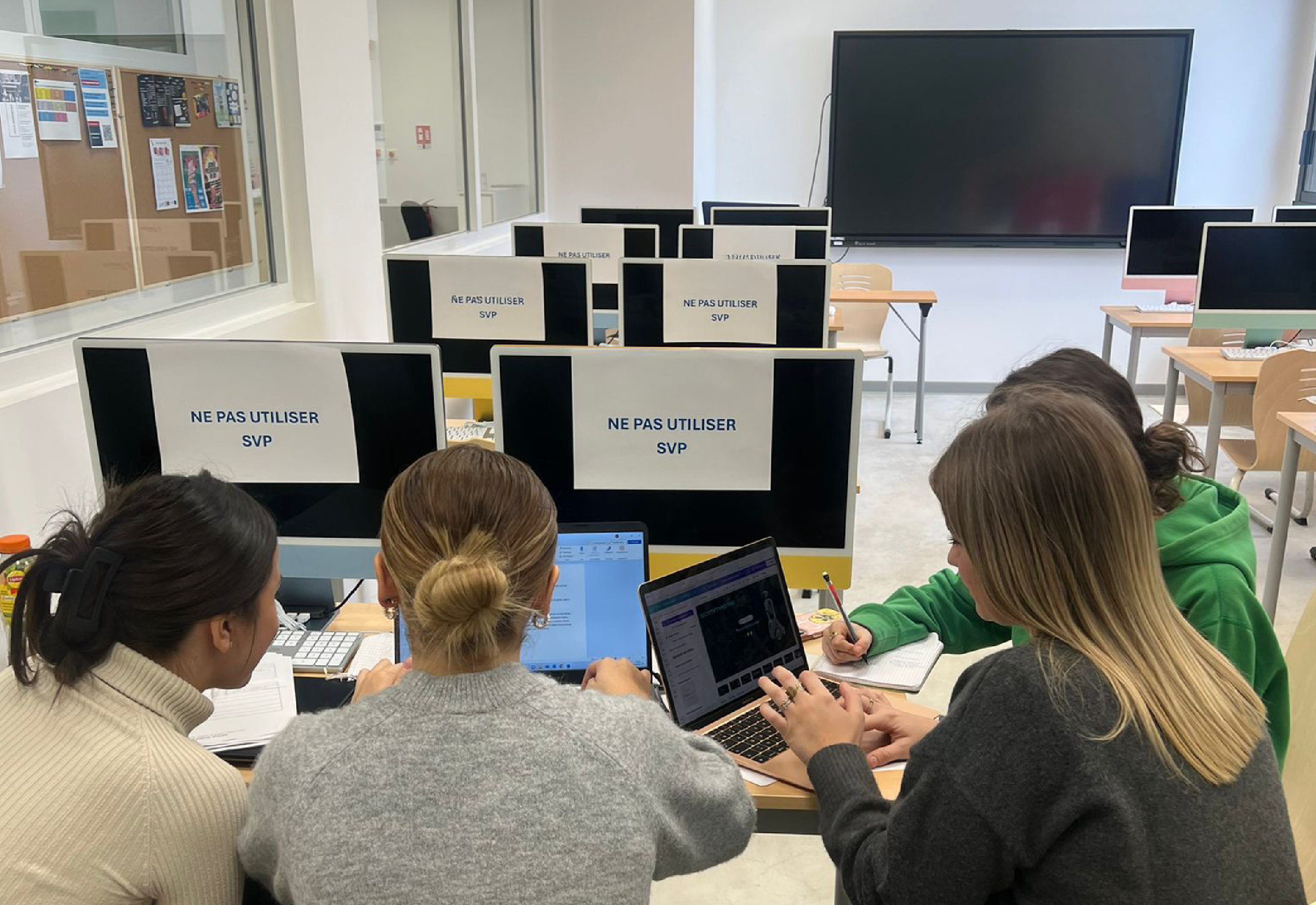 une salle de classe de kléa academy à clermont l'hérault